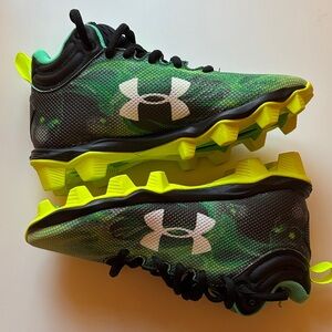 Under Armour youth sport cleats NEW size 4Y green black yellow